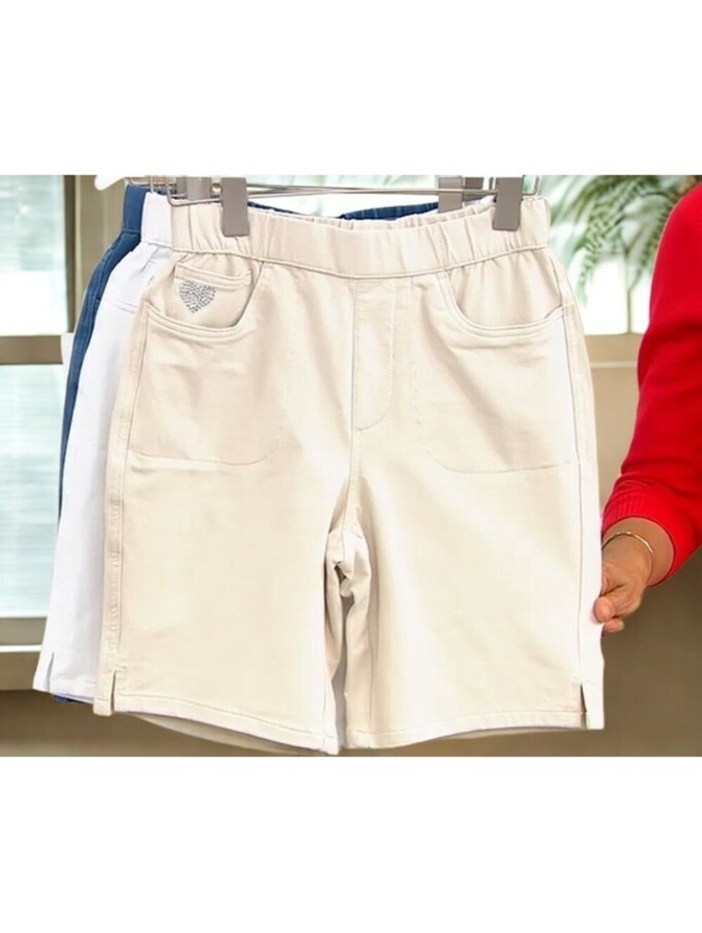 Quacker Factory DreamJeannes 5 Pocket 8" Shorts Stone Size XXS